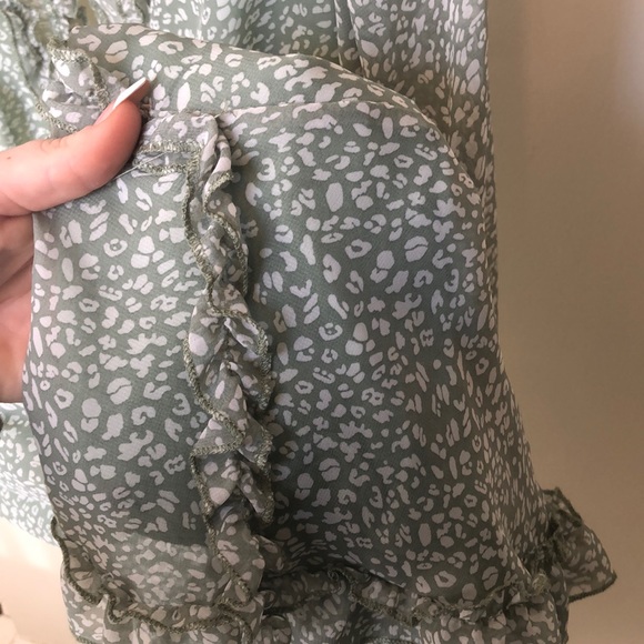 Green ruffle dress - Picture 3 of 3